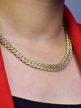 Luxe Cuban Elegante Petite Chain