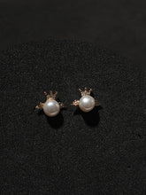 Pearl With Crown Studs