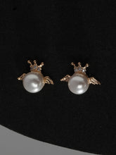 Pearl With Crown Studs