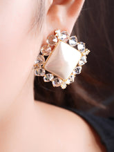 Luxe Nature's White Square Earrings