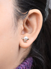 Pearl With Crown Studs