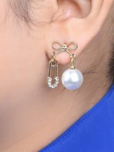 Golden Bow Pearl Earring